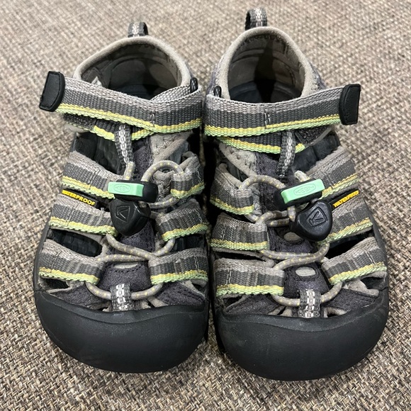KEEN Kids Closed Toe Water Sandal - Picture 1 of 4